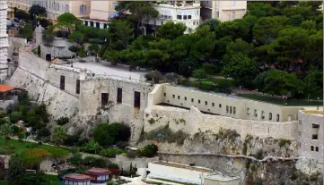  ?? (Photo archives Nice-Matin) ?? Condamné par défaut en  pour vols et émission de chèques, le photograph­e parisien a été extradé de Suisse lundi. Il attend son procès derrière les barreaux de la prison monégasque.