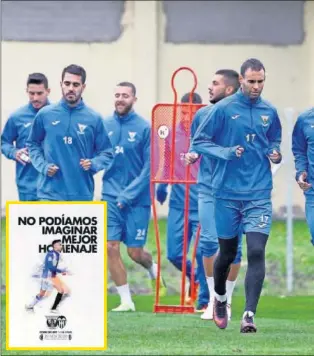  ??  ?? HOMENAJE A LOS LESIONADOS. La plantilla del Leganés tiene el objetivo de brindar una victoria a los lesionados como dice el cartel on-line.