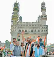  ?? — P. Anil Kumar ?? Congress leaders R.C. Kunthia, Uttam Kumar Reddy and Anil Kumar Yadav during a padayatra in Hyderabad demanding 12 per cent Muslim quota.