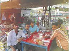  ?? PRASHANT JHA/HT ?? A group of mostly Dalit and Muslim men, at the Jhansi bus stop, explains why Mayawati is their first choice.