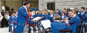  ??  ?? Die Stadtkapel­le Nördlingen unter der Leitung von Armin Schneider.