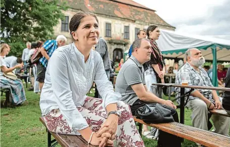  ?? FOTO MAFRA – MICHAL SVÁČEK ?? Žadatelka o dotaci. Alice Tomková, majitelka příčovskéh­o zámečku, kde se setkání uskutečnil­o. V žádosti prý uvedla kraj v omyl.