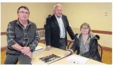  ??  ?? Bruno Forgeais, Michel Auvray et Sophie Joseph font partie du bureau du comité des fêtes.