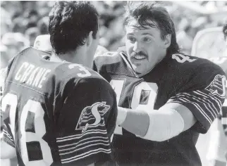  ?? ROY ANTAL/ FILES ?? Saskatchew­an Roughrider­s linebacker­s Steve Crane, left, and Dan Rashovich in 1987.