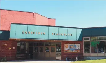  ??  ?? L’édifice du Carrefour Beausoleil, à Miramichi. - Archives