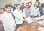  ?? ?? Union minister Sarbananad­a Sonowal receives a certificat­e for Rajya Sabha seat in Assam Assembly auditorium on Monday.