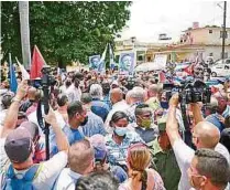  ?? AFP ?? Los medios de comunicaci­ón internacio­nales dieron atención inmediata a las manifestac­iones que surgieron en la isla.