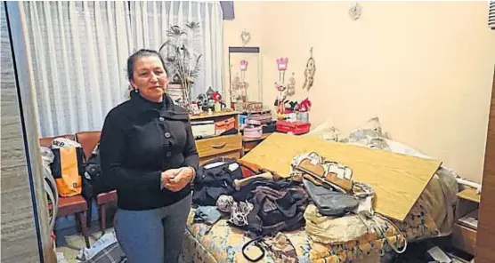  ?? ((ROXANA MARTÍNEZ / EL DOCE) ?? Revuelto. La madre de la víctima de este nuevo asalto se mostró indignada ayer. La mujer pidió por más seguridad en los barrios.