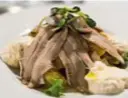  ??  ?? L’ex carcere di palazzo d’Avalos e le alici marinate con insalata di arance e burrata del ristorante
La Lampara.