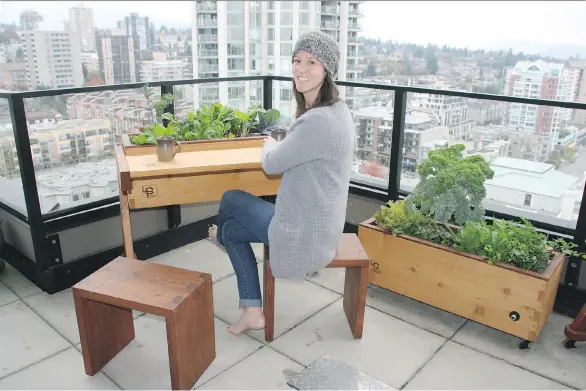  ??  ?? A complete container garden setup for a condo produced by LifeSpace Gardens. The beauty of this style is that it eliminates all the difficulty of having to bend, kneel or squat.