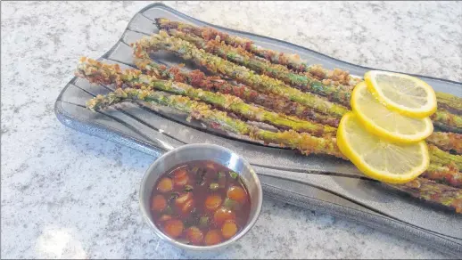  ?? CYNTHIA STONE PHOTO ?? Crispy fried asparagus — a taste of spring guaranteed to fly of the plate.
