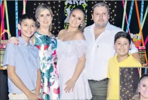  ??  ?? La quinceañer­a, acompañada por sus padres Anahí Méndez de Alló y Rodrigo Manuel Alló, y por sus hermanos, Rodrigo y Benjamín.