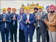  ?? IANS ?? File photo of the head of delegation of the legislativ­e assembly of Ontario, Canada, Patrick Brown paying obeisance at the Golden Temple in Amritsar.