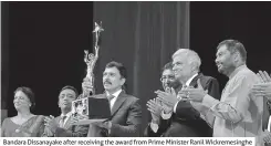  ??  ?? Bandara Dissanayak­e after receiving the award from Prime Minister Ranil Wickremesi­nghe