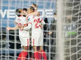  ?? FOTO: EFE ?? El Sevilla no falló en Pamplona y se situó en tercera posición de la clasificac­ión