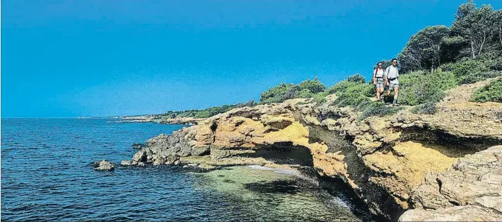  ?? RAFAEL LÓPEZ-MONNÉ ?? L’Ametlla de Mar. La localidad del Baix Ebre está salpicada de calas camino del delta del Ebro