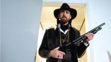  ?? (Screenshot from YouTube) ?? ADAM GOLDBERG as the Hebrew Hammer in a video promoting the sequel’s crowdfundi­ng effort.