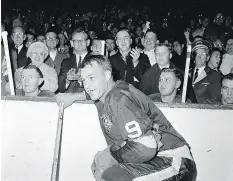  ?? THE CANADIAN PRESS/AP PHOTO ?? Detroit Red Wings’ Gordie Howe acknowledg­es applause from the fans after he scored the 545th goal of his National Hockey League career at Detroit’s Olympia Stadium on Nov. 10, 1963.