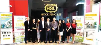  ?? — Photo by Roystein Emmor ?? Tay (fifth right) and Abang Jamili, on his right, join officials from HSL and Maybank in a group photo, taken after the press conference.