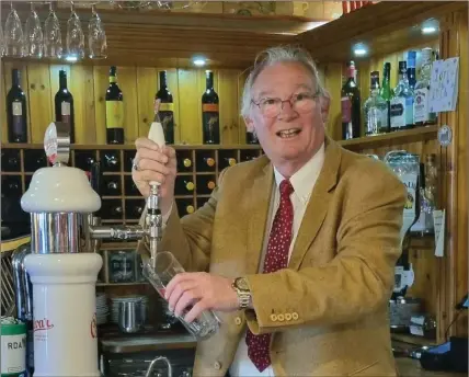  ?? ?? Provost Jim Leishman pulling a pint in the Red Lion
