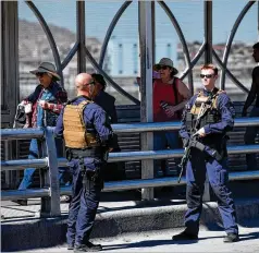  ?? IVAN PIERRE AGUIRRE/ASSOCIATED PRESS 2016 ?? U.S. Customs and Border Protection officers of the Special Response Team unit patrol the Paso del Norte Port of Entry in El Paso, Texas, on the border with Mexico.