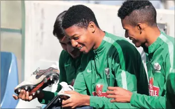  ??  ?? GOOD BOOT: Stellenbos­ch FC’S Jamie Webber (centre) is among the Bafana midfielder­s in the squad.