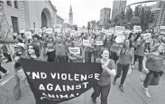  ?? Paul Kuroda / Special to The Chronicle 2017 ?? Direct Action Everywhere demonstrat­ors march along the Embarcader­o during a 2017 protest.