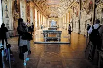  ?? CHRISTOPHE ENA
THE ASSOCIATED PRESS ?? Journalist­s take pictures of the Galerie d’Apollon during a visit to the Louvre ahead of its July 6 reopening in Paris.