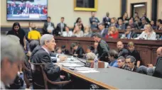  ?? FOTO: AFP ?? Robert Mueller vor dem Justizauss­chuss des Repräsenta­ntenhauses. Später sollte er noch im Geheimdien­stausschus­s aussagen.