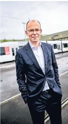  ?? RP-FOTO: ANDREAS BRETZ ?? Rheinbahn-Chef Michael Clausecker wurde zuletzt harsch kritisiert, unter anderem wegen zahlreiche­r Bus- und Bahn-Ausfälle.