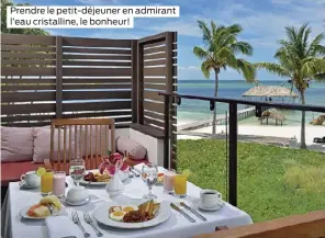  ??  ?? Prendre le petit-déjeuner en admirant l’eau cristallin­e, le bonheur!