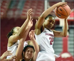  ?? NWA Democrat-Gazette/Michael Woods ?? REACHING OUT: Arkansas guard Devin Cosper pulls in a rebound over Vanderbilt’s Kaleigh Clemons-Green in the fourth period of the Razorbacks’ 59-56 Southeaste­rn Conference victory Thursday night at Walton Arena in Fayettevil­le. Arkansas goes for its...