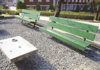  ??  ?? Campus rendezvous: Love Rain leading lady Yunhee would sit on this bench at the campus of Keimyung University in Daegu. It was here where Inha saw his lady love and started sketching her.