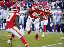  ?? ED ZURGA - THE ASSOCIATED PRESS ?? Kansas City Chiefs defensive tackle Chris Jones runs with the ball after