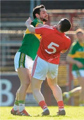  ?? STEPHEN McCARTHY / SPORTSFILE ?? Kerry’s Paul Gavlin grapples with Cork’s Noel O’Leary during a league game at Páirc Uí Chaoimh in 2012