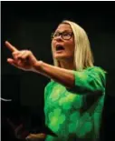  ?? FOTO: KRISTIAN HOLE ?? Anne Haugland Balsnes er professor i musikk på Universite­tet i Agder, og dirigent for seniorkore­t Sølvstrupe­ne.