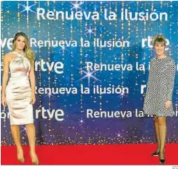 ?? EFE ?? Blanca Benlloch y Sandra Daviú en la presentaci­ón navideña de RTVE.