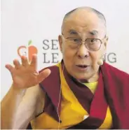  ?? EPA ?? Der Dalai Lama wird in einer Klinik in Delhi gepflegt.