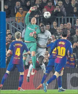  ?? FOTO: PEP MORATA ?? Ter Stegen, en un partido en el Camp Nou ante el Chelsea en 2018