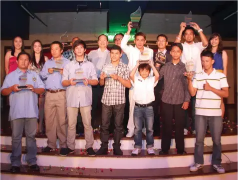  ?? CYRIL CAMPOREDON­DO ?? The top riders in different categories pose with event organizer Lou Ornopia (second row, third from right) during the 2011 MS Motosuit Motocross Series Awards Night last Saturday at the Teatro Casino of Waterfront-cebu City Hotel in Brgy. Lahug, this...