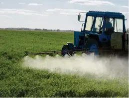  ??  ?? Der Einsatz von Pestiziden in der Landwirtsc­haft soll eingeschrä­nkt