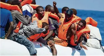  ?? AP ?? Im August haben massiv weniger Flüchtling­e die italienisc­he Küste erreicht.