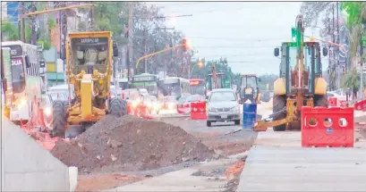  ??  ?? Por el momento, las obras en el tramo 3 del metrobús continúan sin avances importante­s.