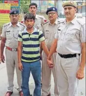  ?? HT PHOTO ?? The accused (centre) in the police custody in Rewari on Saturday. A court has sent him to the threeday remand.