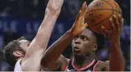  ?? RICK MADONIK/TORONTO STAR ?? OG Anunoby, right, and fellow forward Serge Ibaka have struggled offensivel­y but their defence is a nice counter.