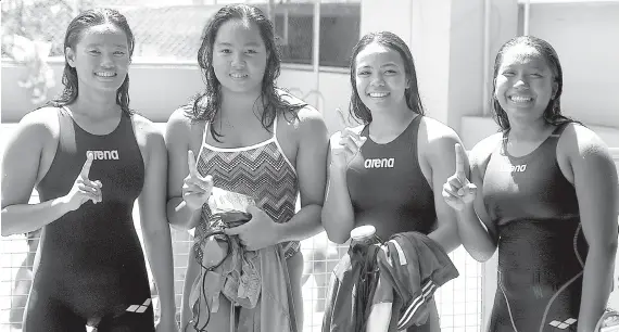  ?? / ALEX BADAYOS ?? GOLD: Sila si (L-R) Karen Mae Indaya, Justine Reign Garrido, Razel Cabajar, ug Micah Marie Dela Serna mao ang nakahatag og gold medal sa 4x100 swimming relay kagahapon sa PNG sa Cebu City Sports Center.