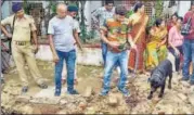  ?? PTI FILE ?? ▪ Police officials inspect the site where a rape victim was allegedly buried at a government shelter home in Bihar’s Muzaffarpu­r.