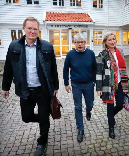  ?? FOTO: KJARTAN BJELLAND ?? Et innledende møte er ferdig, senere denne onsdagen skal Hilde Brunvand Nordvik stille i bystyret i Lillesand for å informere om miljø og utslipp. F.v. fabrikksje­f Rune Håkedal, ordfører Arne Thomassen, administre­rende direktør Hilde Brunvand Nordvik og forsknings­direktør Pål Rune.