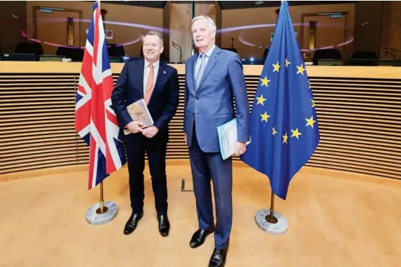  ?? (EU/PA) ?? UK and EU chief negotiator­s David Frost (left) and Michel Barnier