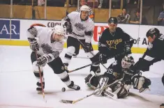  ?? ASSOCIATED PRESS FILE PHOTO ?? The Los Angeles Kings’ Eddie Olczyk, front, battles at the boards with the Dallas Stars’ Mike Modano during a 1997 game in Inglewood, Calif. Olczyk played 1,031 NHL games and produced 342 goals and 452 assists for a total of 794 points between 1984 and...